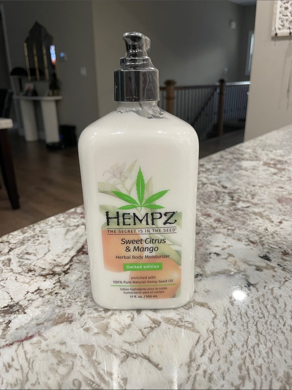 Hempz Sweet Citrus & Mango Herbal Body Moisturizer - White and Green